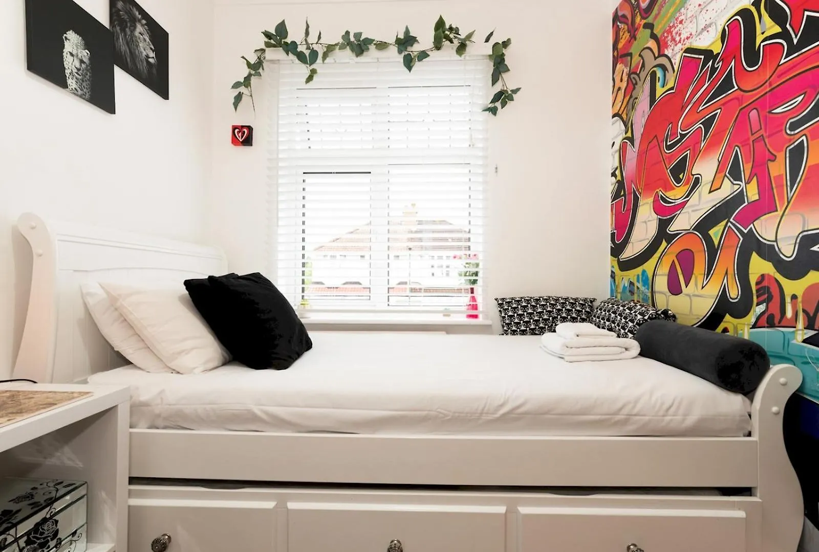Spacious 4-Bed House Direct Link To Central London Pass The Keys Holiday home