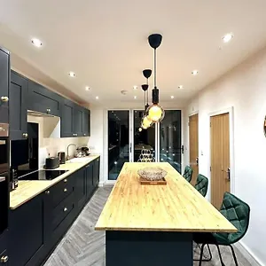  Holiday home Luxury Entire House In Greenwich