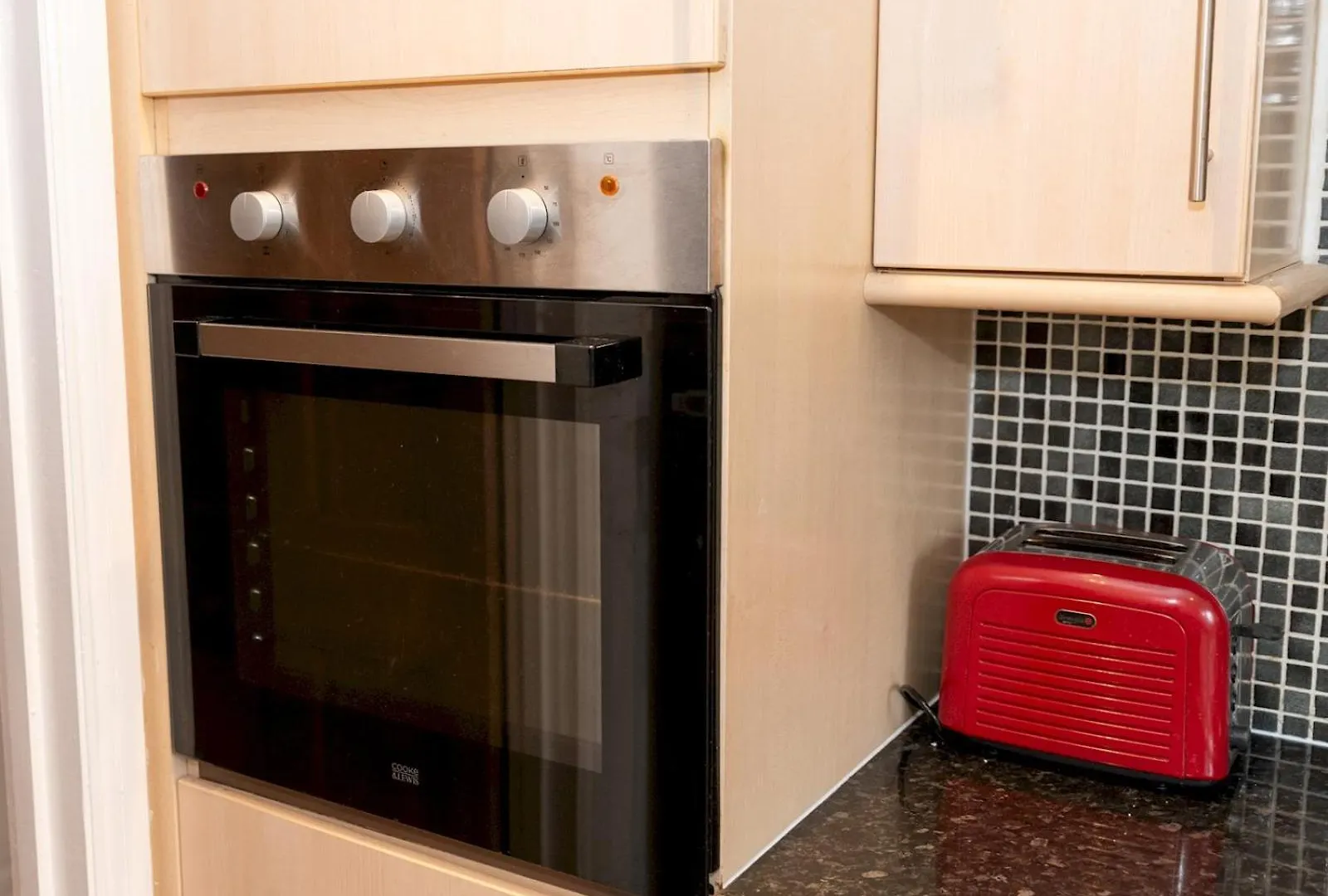 Holiday home Spacious 4-Bed House Direct Link To Central London Pass The Keys
