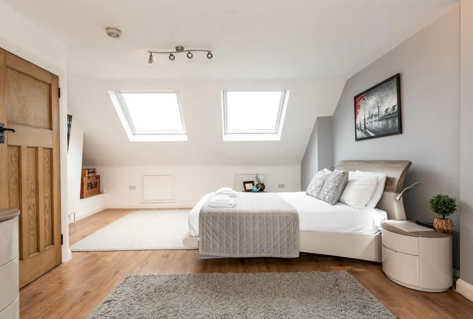 Spacious 4-Bed House Direct Link To Central London Pass The Keys 0*,  United Kingdom
