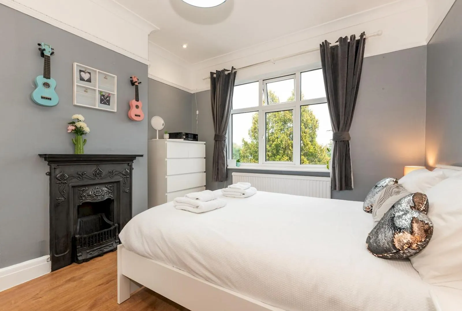 Holiday home Spacious 4-Bed House Direct Link To Central London Pass The Keys