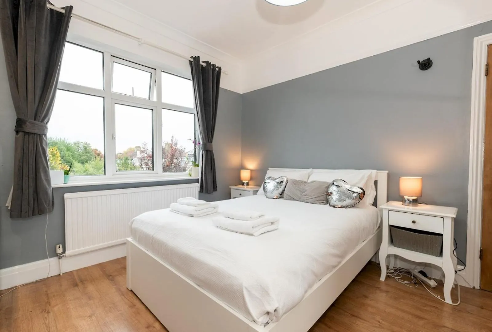 Spacious 4-Bed House Direct Link To Central London Pass The Keys