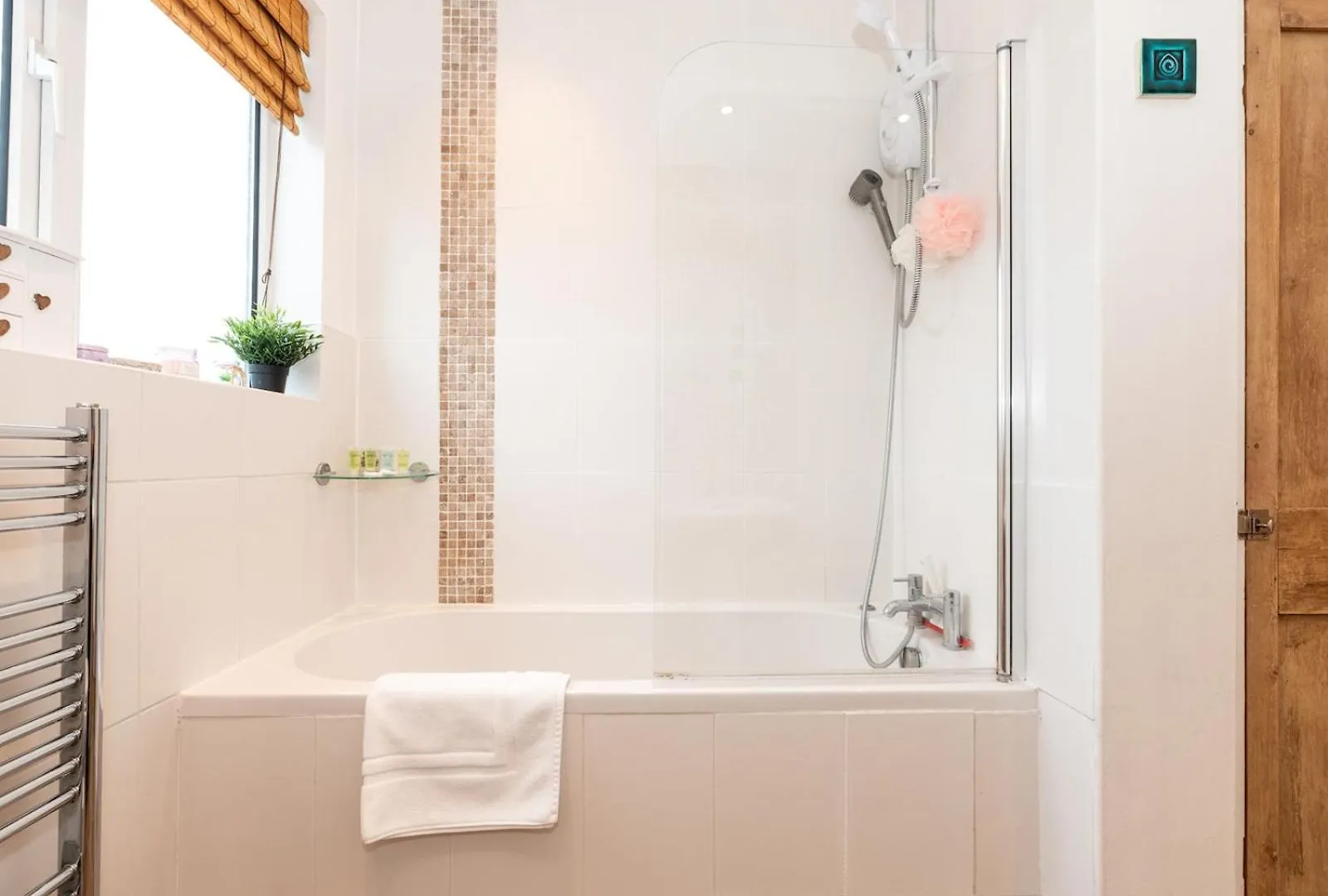 Holiday home Spacious 4-Bed House Direct Link To Central London Pass The Keys
