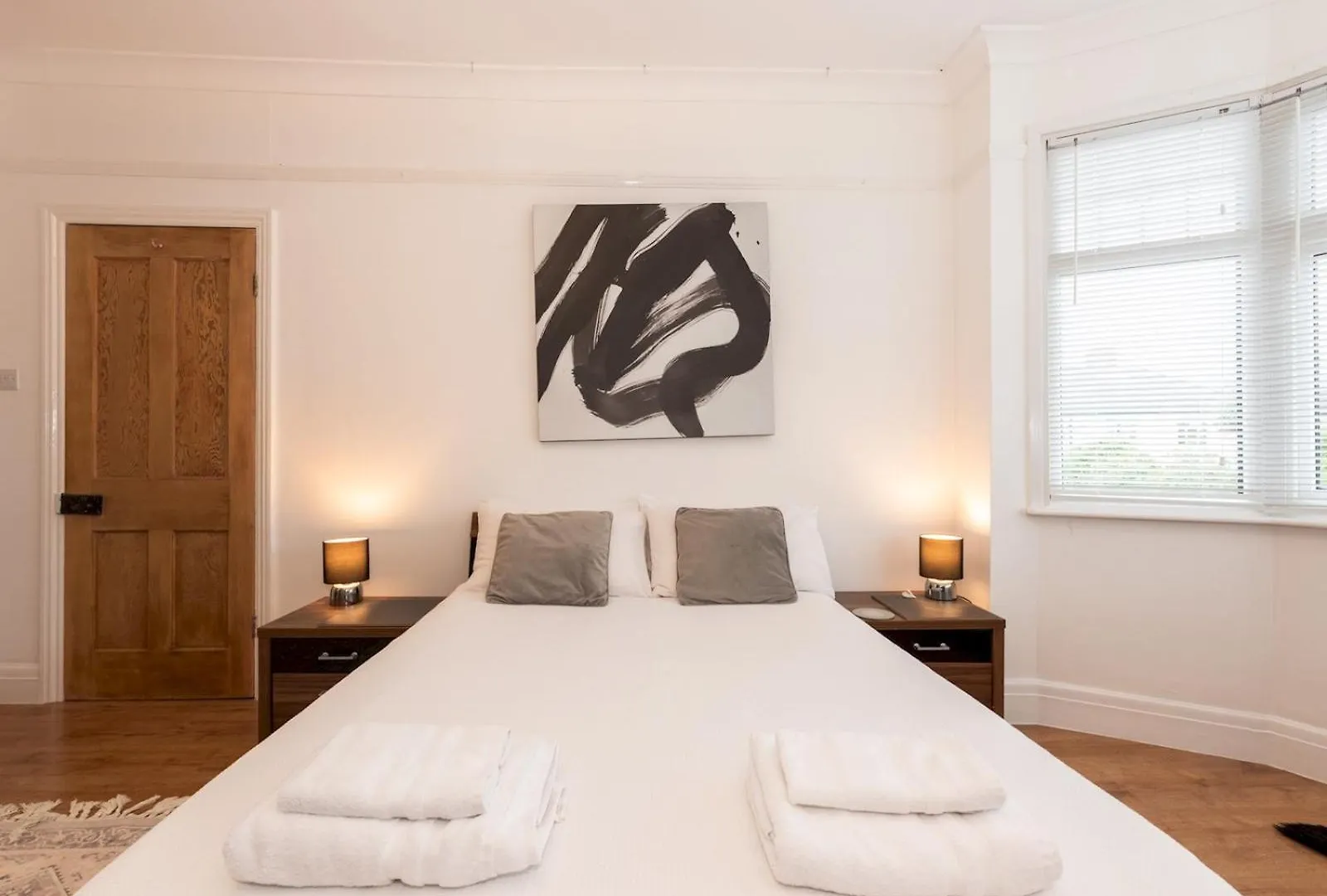 Spacious 4-Bed House Direct Link To Central London Pass The Keys 0*,  United Kingdom