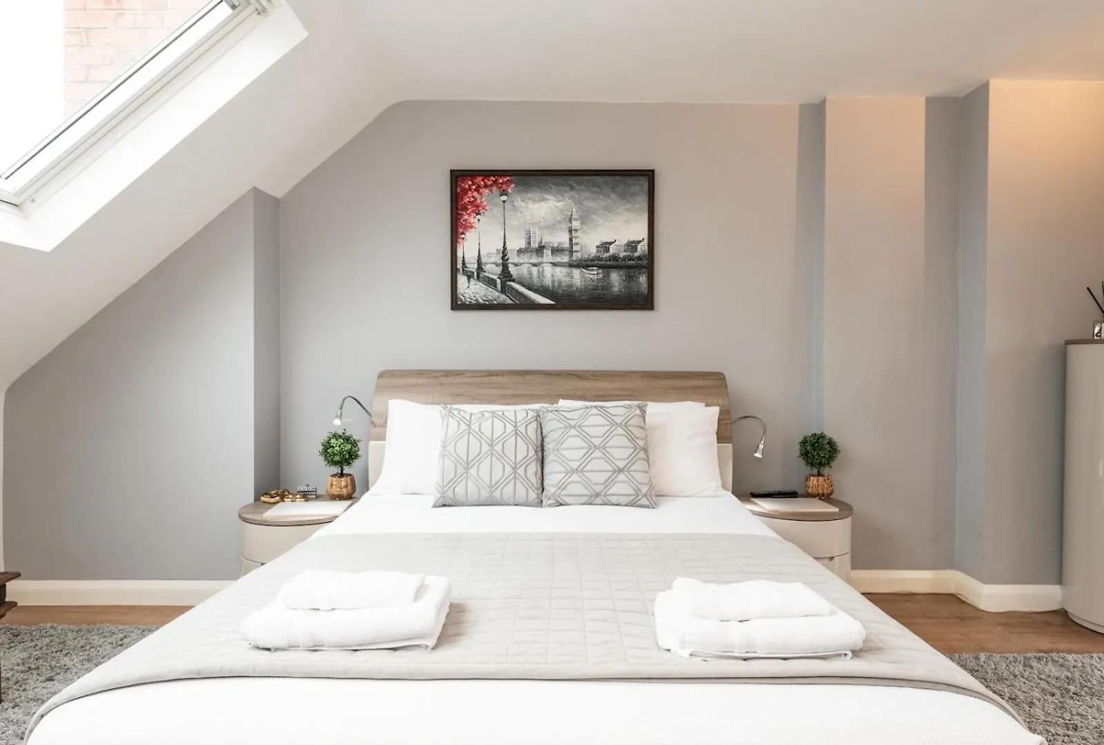 Spacious 4-Bed House Direct Link To Central London Pass The Keys Holiday home