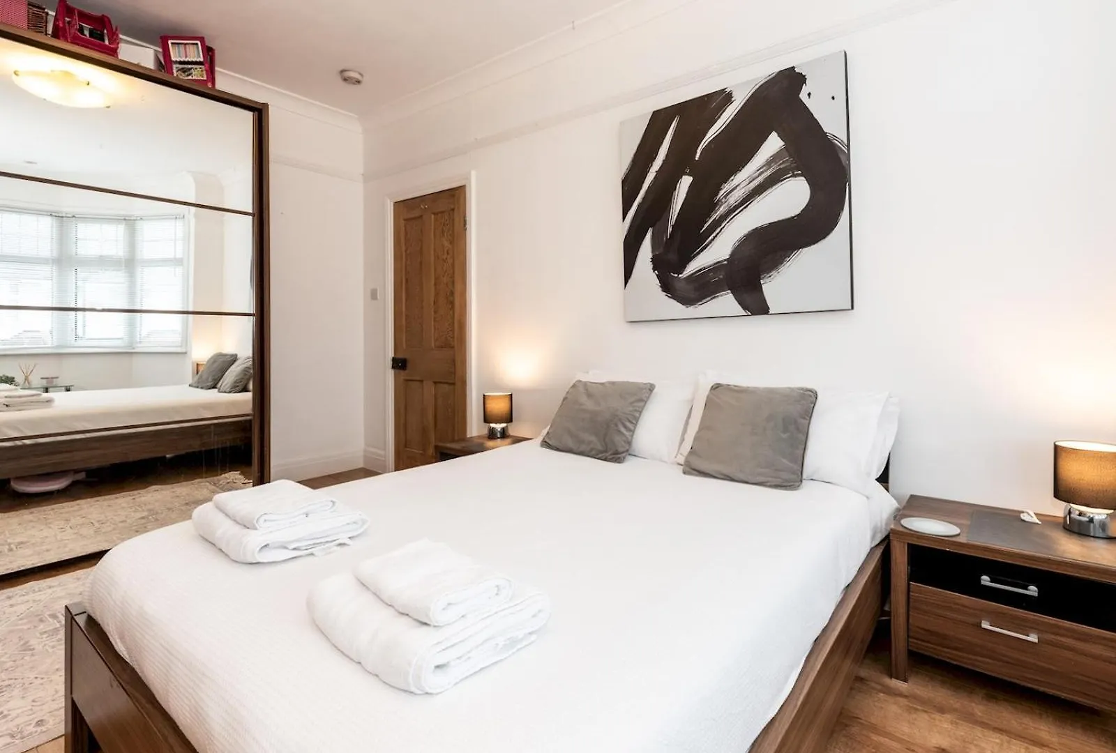 Spacious 4-Bed House Direct Link To Central London Pass The Keys בריטניה